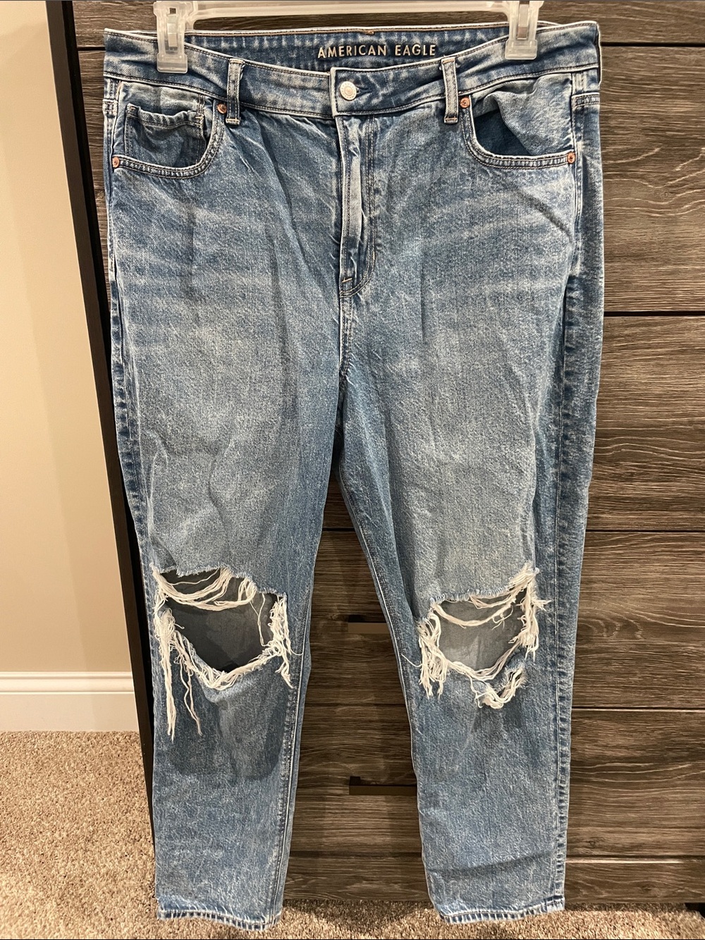 American Eagle Outfitters Light Blue Distressed Relaxed Jeans